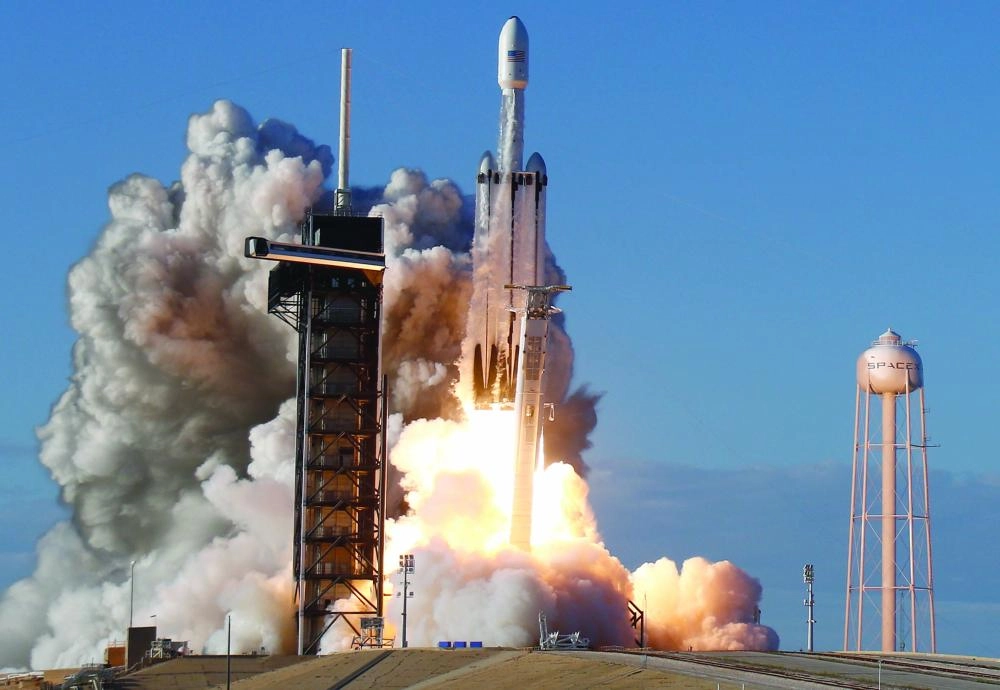 11 April 2019, US, Florida: SpaceX Falcon Heavy rocket launches from Pad 39B at the Kennedy Space Center. SpaceX's Falcon Heavy ferried the Arabsat-6A communications satellite into orbit for Saudi Arabia in the first commercial mission of the world's most powerful rocket. Photo: Gene Blevins/ZUMA Wire/dpa