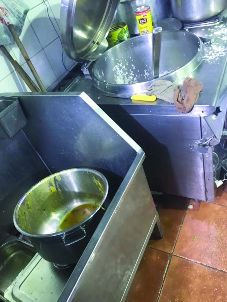 






محتويات أحد المطاعم المخالفة