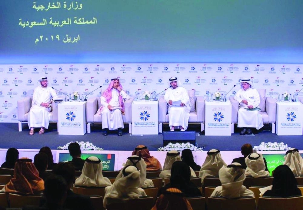 متحدثون خلال ورشة العمل                                                            (واس)