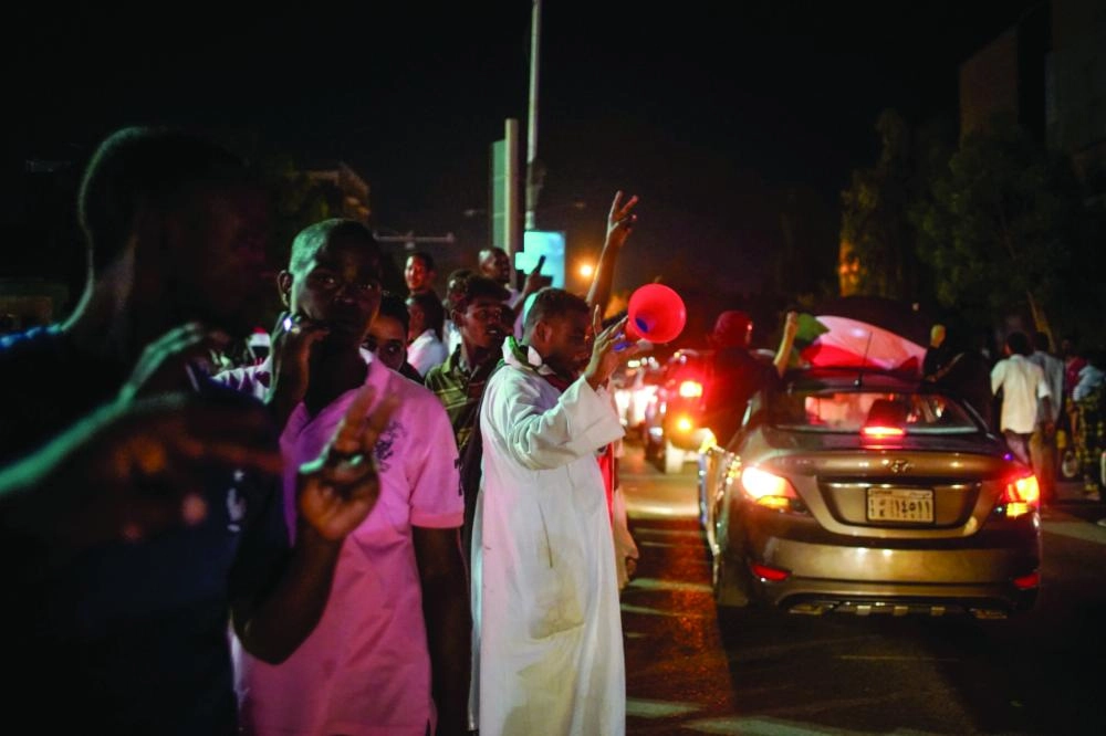 أفراح سودانية في الشارع (د ب أ)