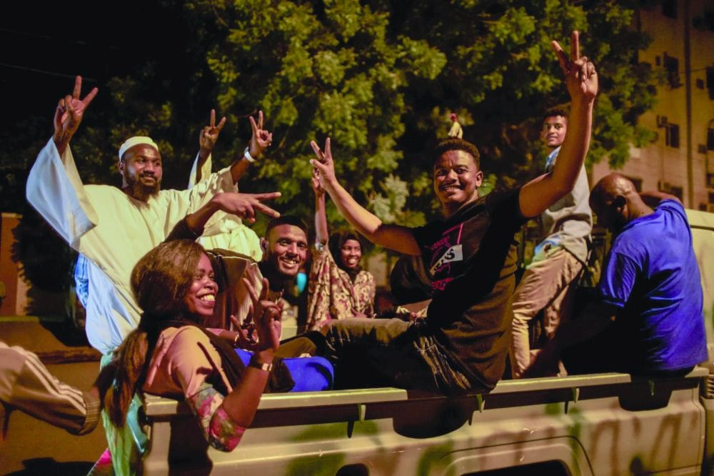 علامات النصر في السودان (د ب أ)