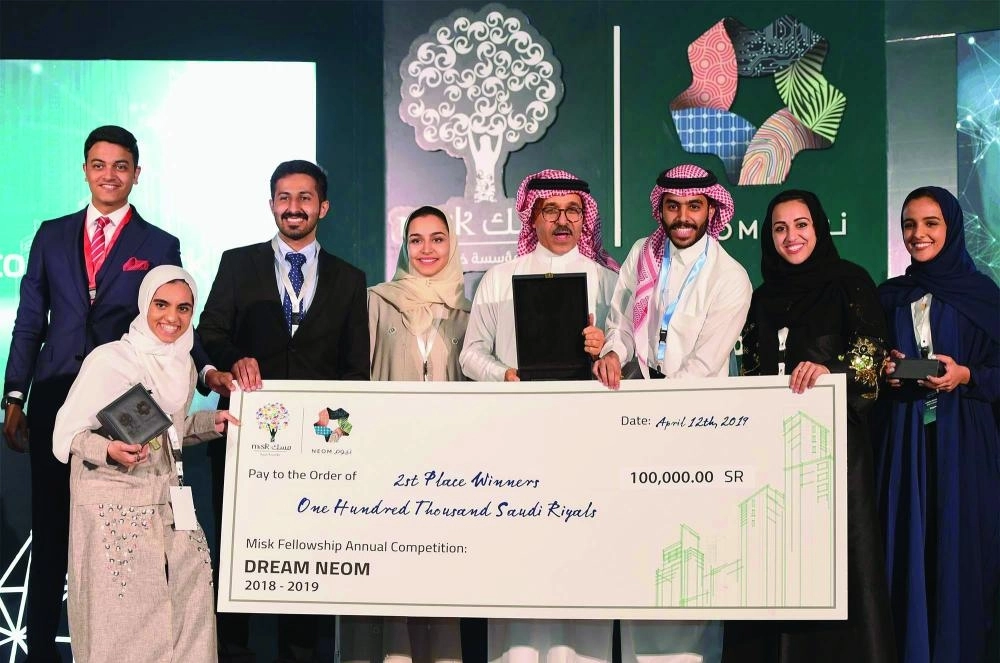 






جماعية للفريق الفائز بالجائزة الثانية