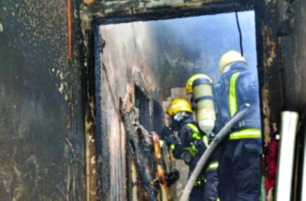 






فرق الدفاع المدني أثناء إخماد الحريق