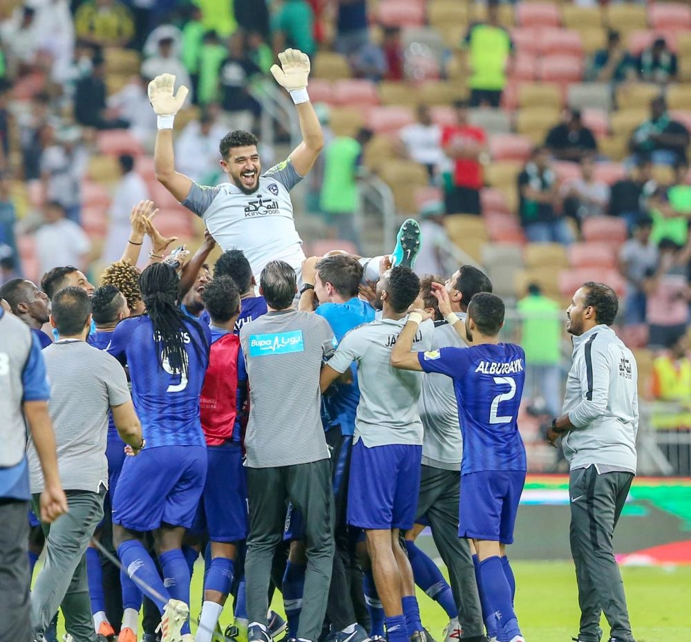 






المعيوف على أكتاف لاعبي الهلال بعد نجاحه في صد ثلاث ركلات ترجيحية                                                          (ياسر بخش)