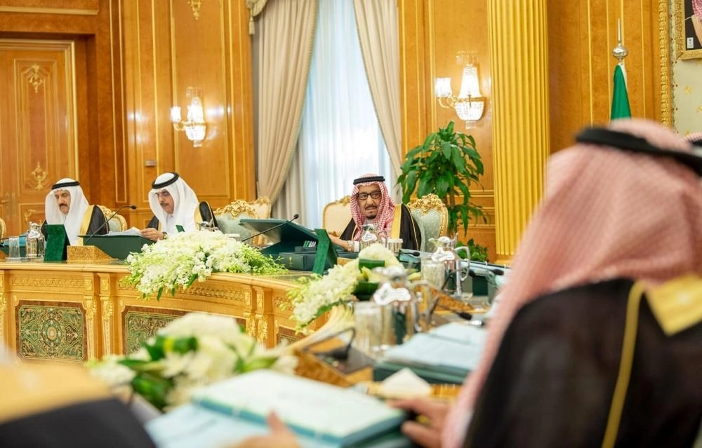 D4RcCW9WAAAT0Zy.jpg large