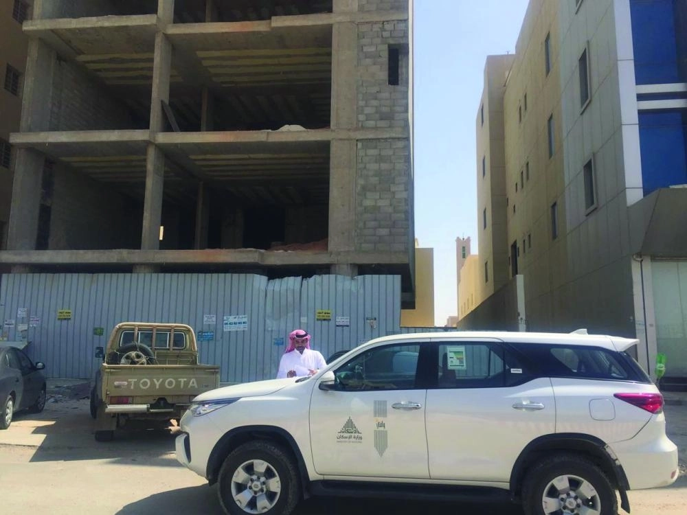 






ممثل برنامج وافي يتابع أحد المشاريع                         (الإسكان)