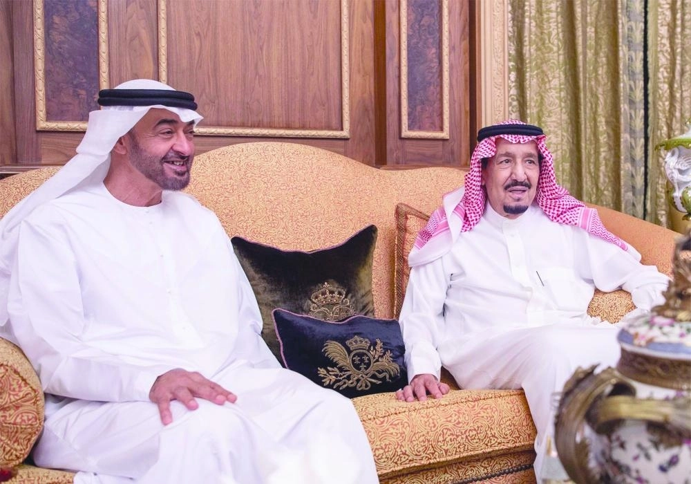 خادم الحرمين الشريفين وولي عهد أبوظبي خلال اللقاء