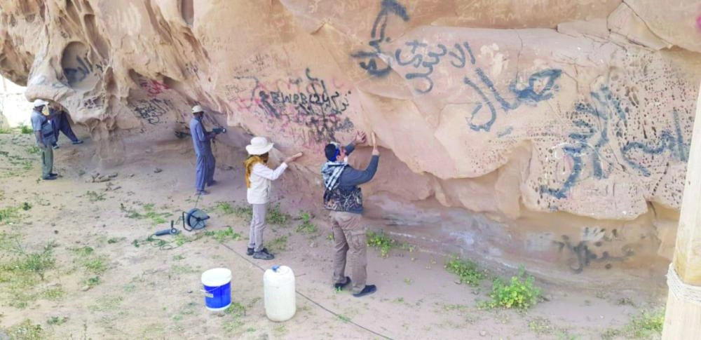 






فريق الهيئة خلال إزالة التشوهات                                   (مكة)