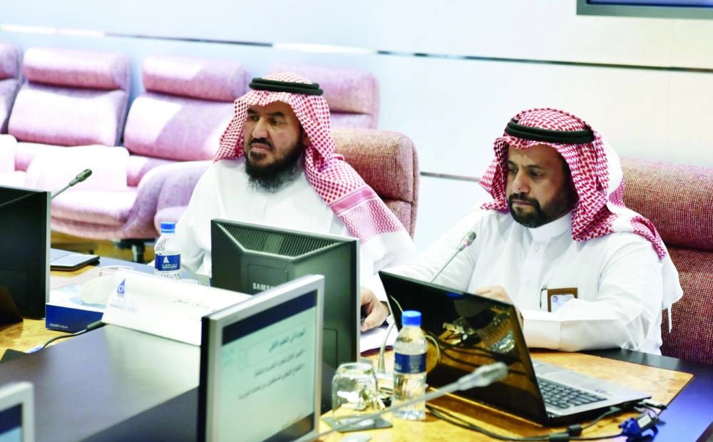 الشلعان يتحدث في اللقاء (غرفة الشرقية)