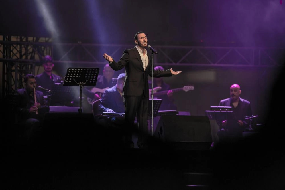 كاظم الساهر على خشبة المسرح ( ياسر بخش )