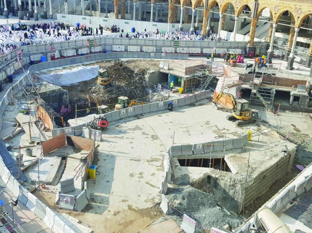 






من مراحل تنفيذ مشروع تأهيل بئر زمزم                                                             (مكة)