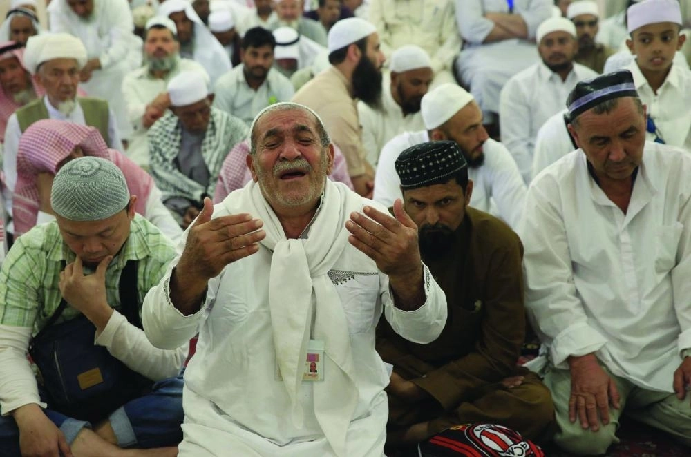 من صلاة الجمعة في المسجد النبوي (واس)