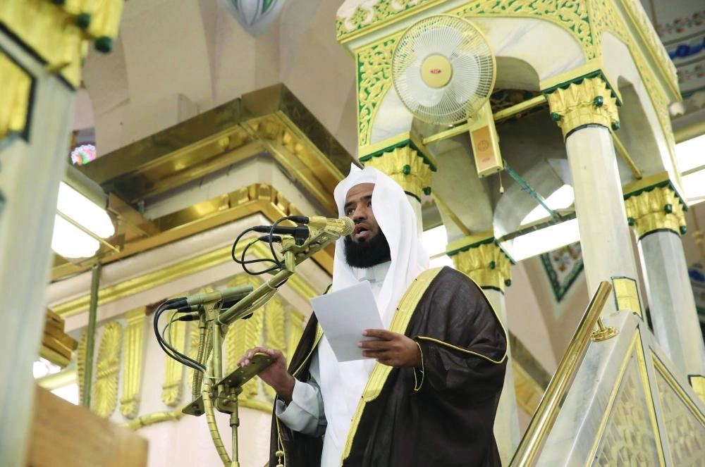 من صلاة الجمعة في المسجد النبوي (واس)