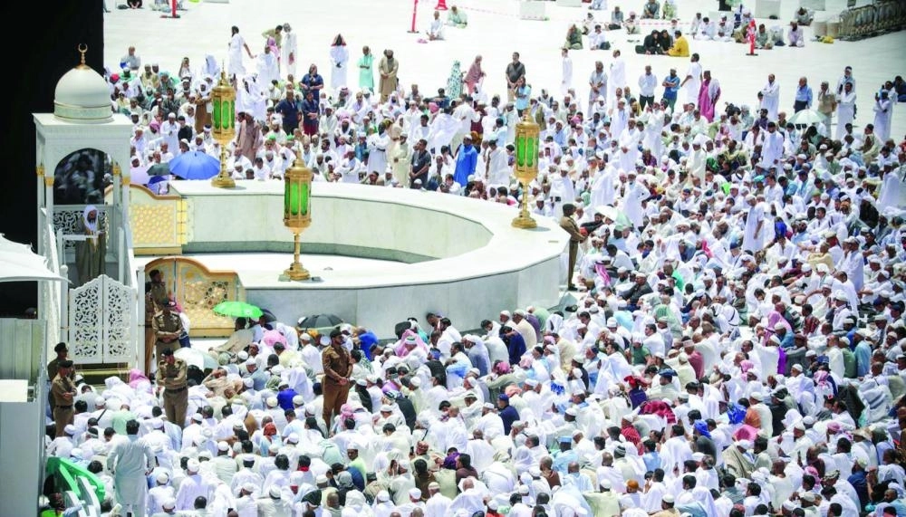 من صلاة الجمعة في المسجد الحرام (واس) 