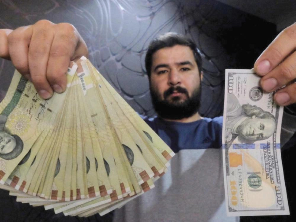 انخفاض مستمر للعملة الإيرانية                                        (مكة)