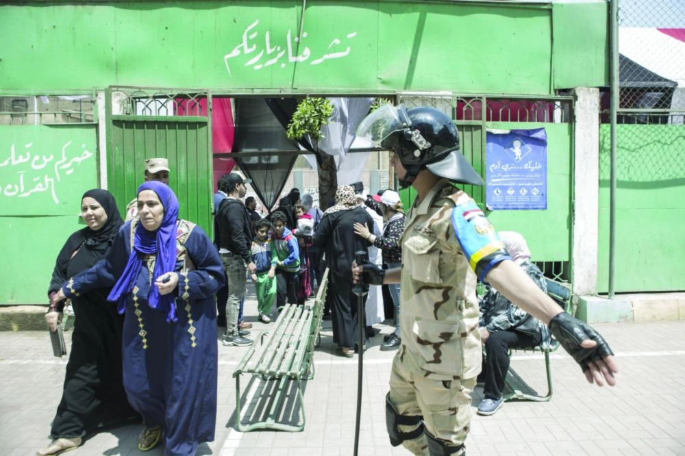 



مشاركة نسائية في الاستفتاء