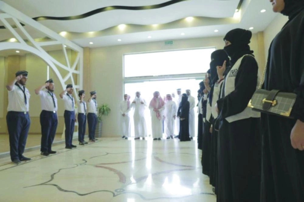 فرقة الجوالة النسائية بجامعة الطائف                    (مكة)