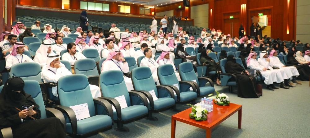 من البرنامج التأهيلي المكثف لتأهيل أطباء الأسنان (واس) 