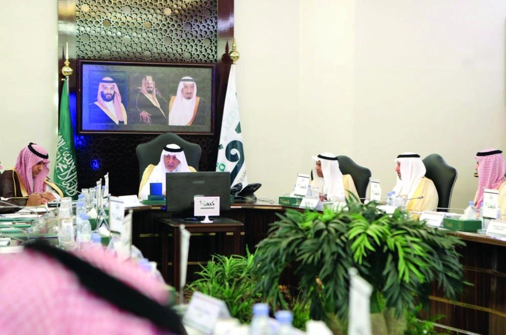 خالد الفيصل مترئسا الاجتماع                                                           (مكة)  