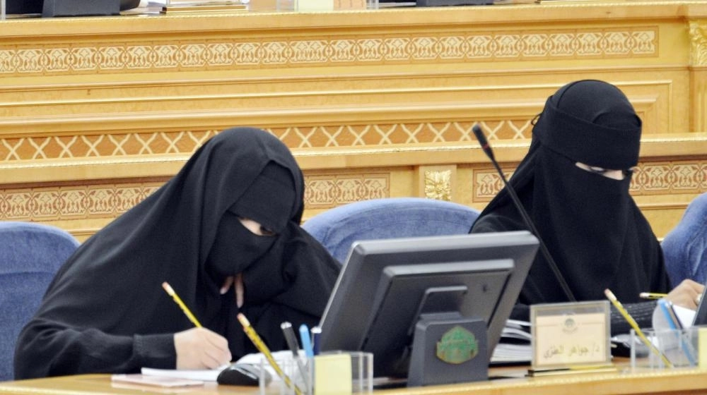 من جلسة المجلس أمس (مكة)