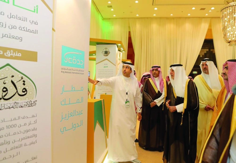 






خالد الفيصل لدى إطلاقه فعاليات الأسبوع الثقافي 