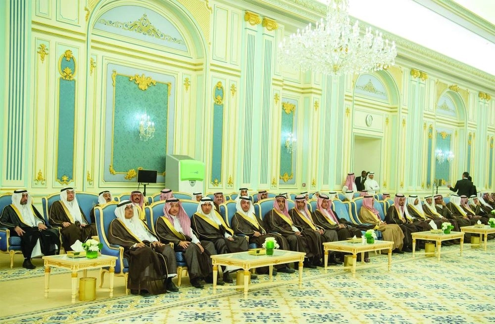 






 عدد من كبار المسؤولين خلال اللقاء