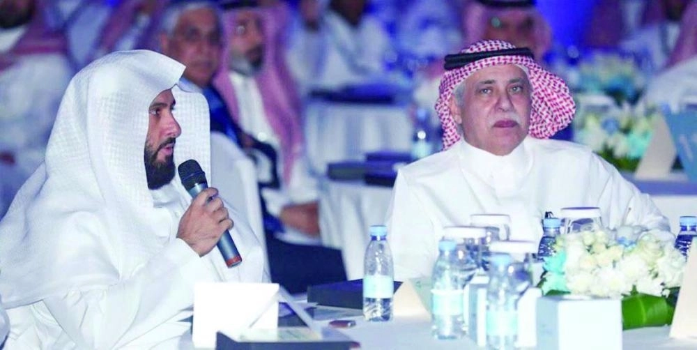 






الوزيران القصبي والصمعاني خلال الحفل             (تصفية)