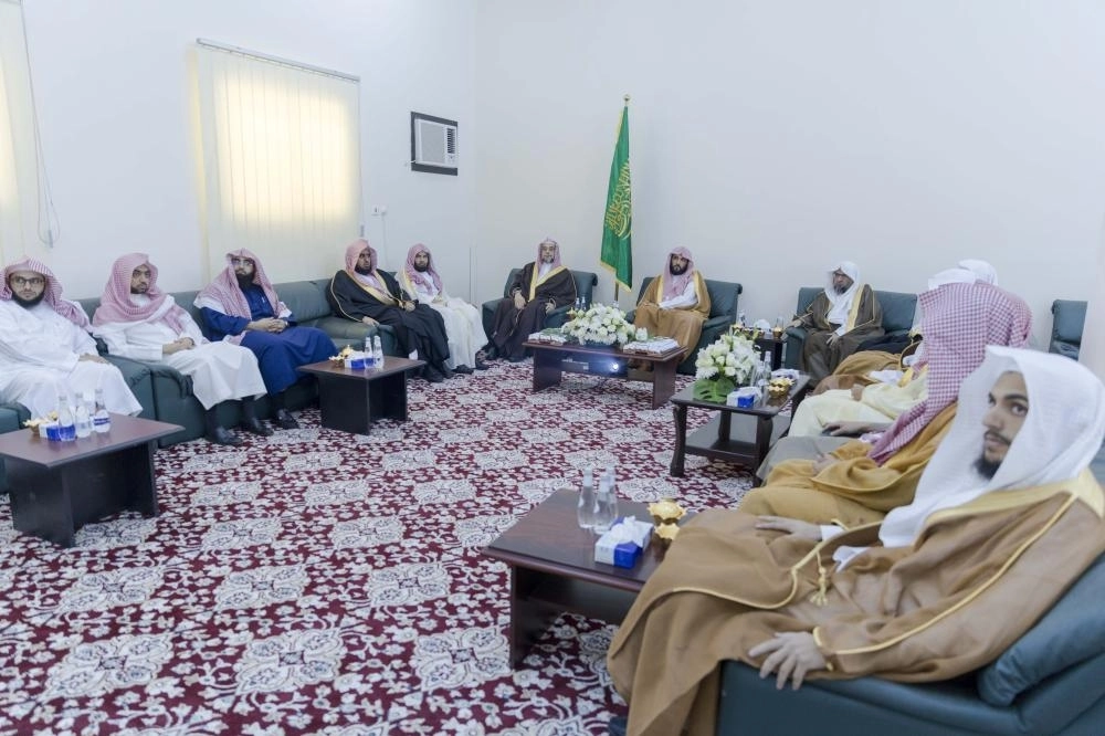 معالي وزير العدل رئيس المجلس الأعلى للقضاء يلتقي مجموعة من أصحاب الفضيلة القضاة خلال زيارته لمحافظة القريات