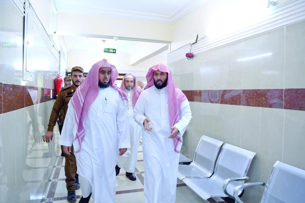 






وليد الصمعاني متجولا في محاكم القريات                     (مكة)