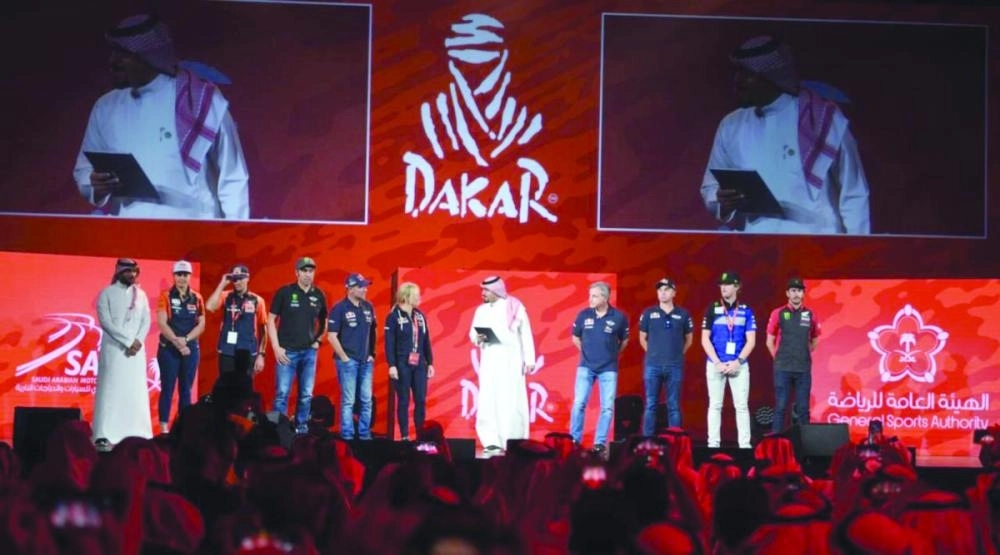 نجوم رالي داكار في جلسة حوارية خلال المؤتمر (إعلامي هيئة الرياضة)