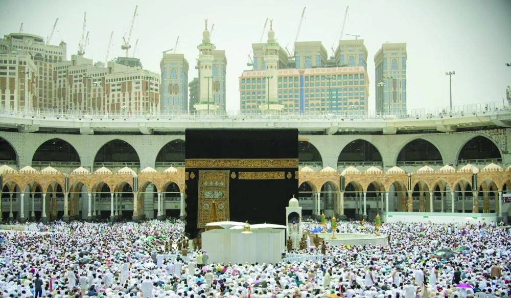 من صلاة الجمعة بالمسجد الحرام (واس)