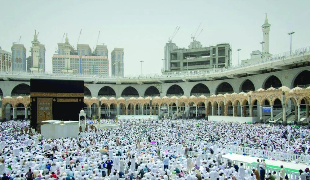 من صلاة الجمعة بالمسجد الحرام (واس)