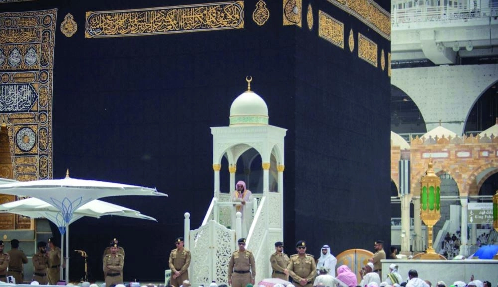 






من صلاة الجمعة بالمسجد الحرام              (واس)