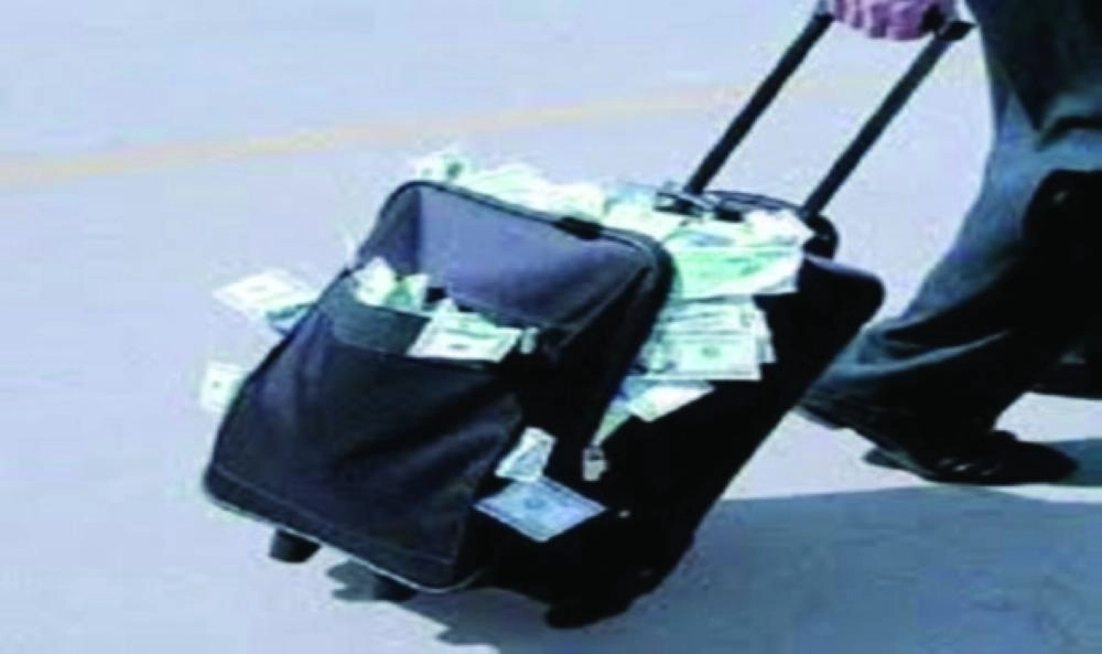 تهريب الأموال أحد أسلحة التنظيم (مكة)