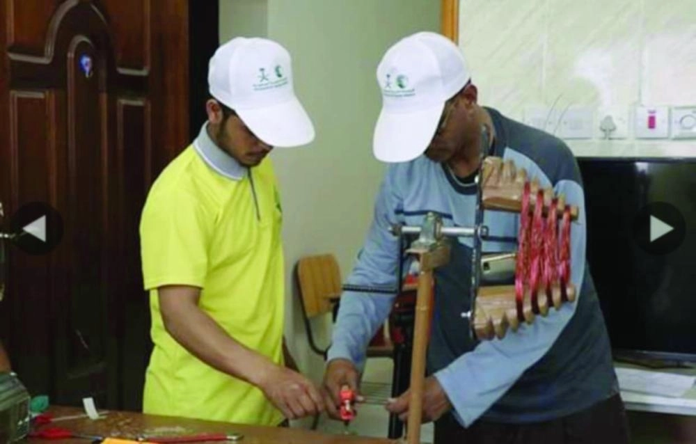 دورات نفذها مركز الملك سلمان للإغاثة للشباب في تريم باليمن (واس)
