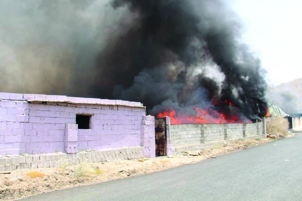 ألسنة اللهب والدخان بالغرف (مكة) 