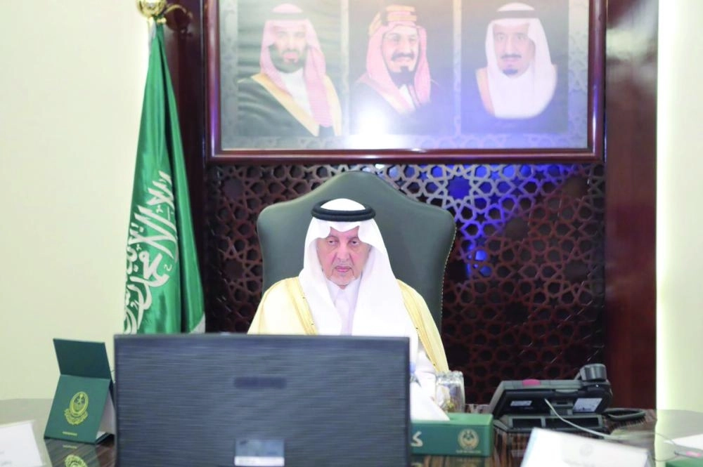 خالد الفيصل مترئسا الاجتماع                                                                  (مكة)