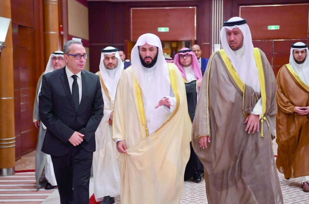 DST_5498965_Sun63_1123255564