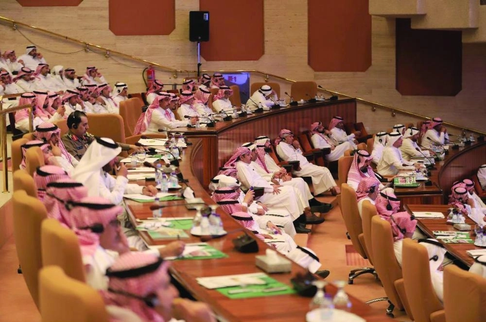 حضور الندوة