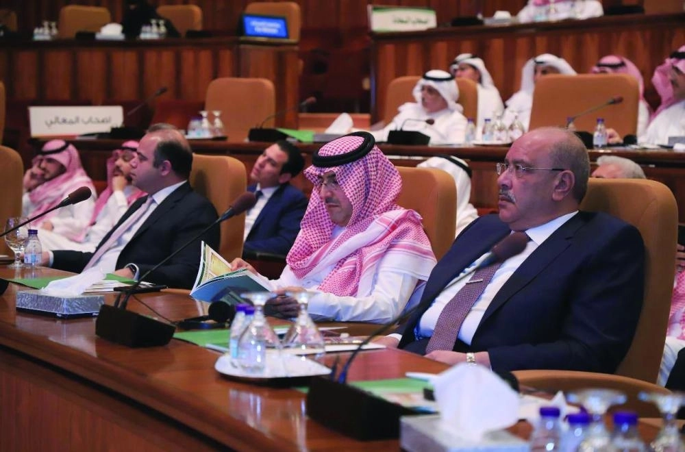 حضور الندوة