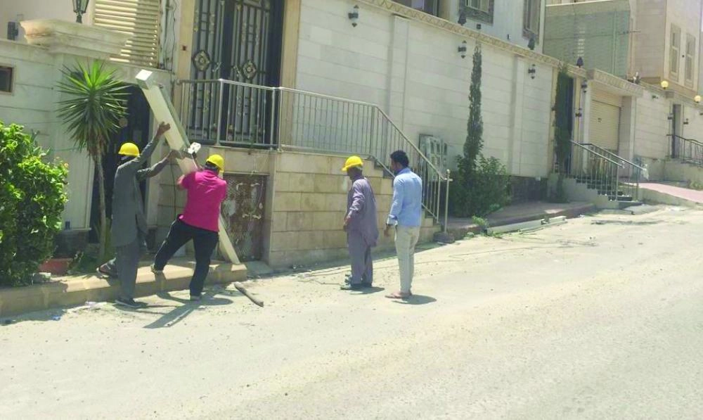 






من عمليات إزالة المظلات العشوائية في الطائف                        (مكة)