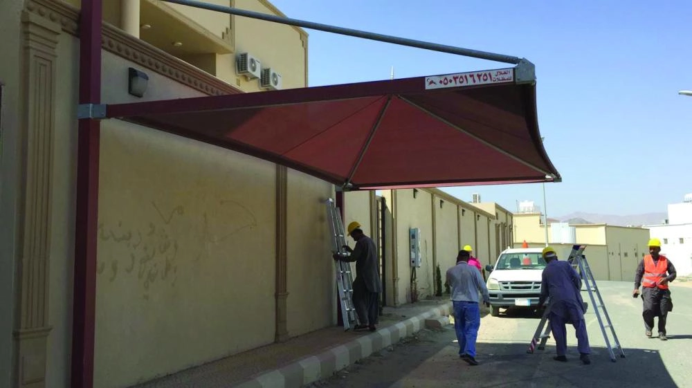 إزالة المظلات العشوائية في أحياء الطائف