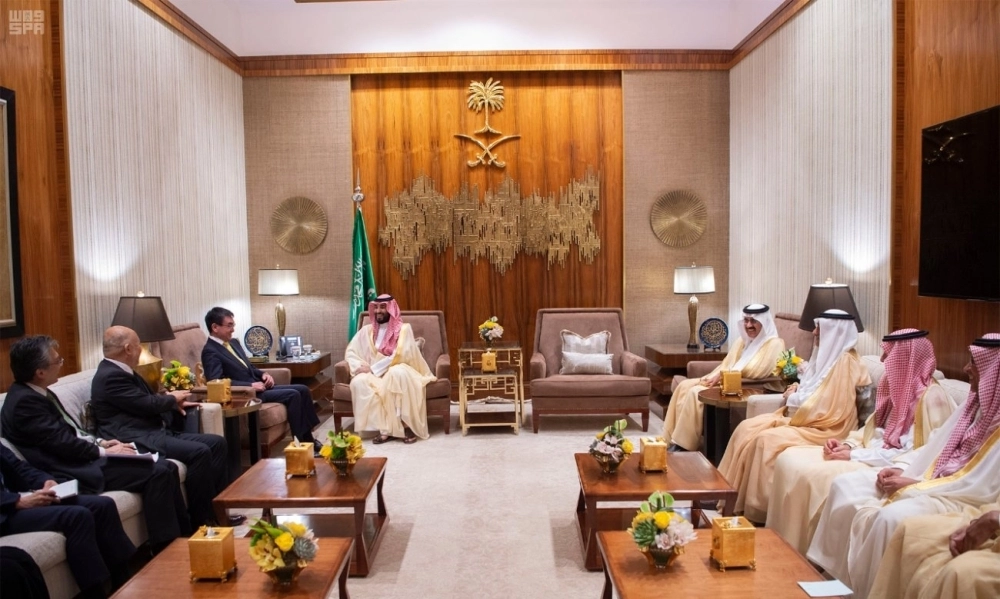 الأمير محمد بن سلمان لدى لقائه تارو كونو أمس الأول (واس)