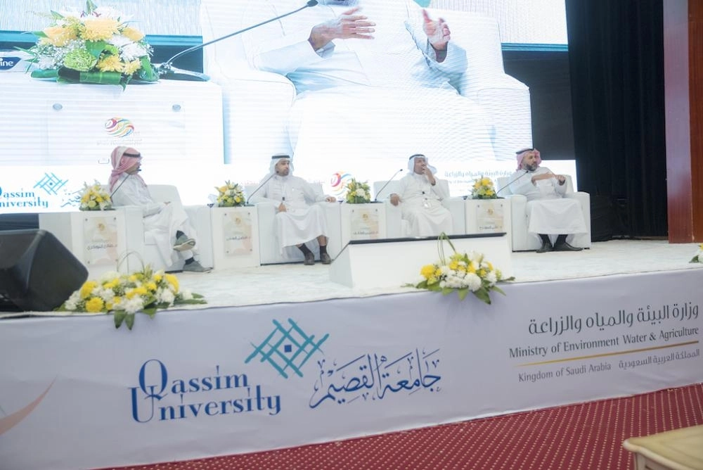 المشاركون بالجلسة الحوارية