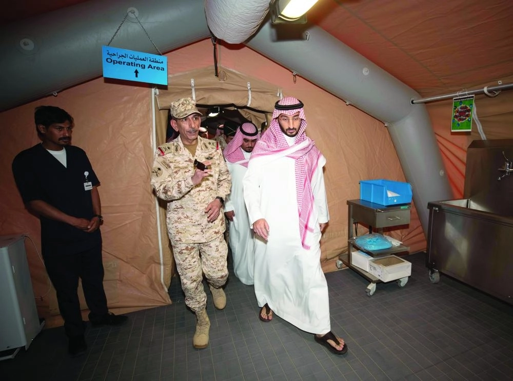 






عبدالله بن بندر خلال تفقده المستشفى الميداني            (واس)