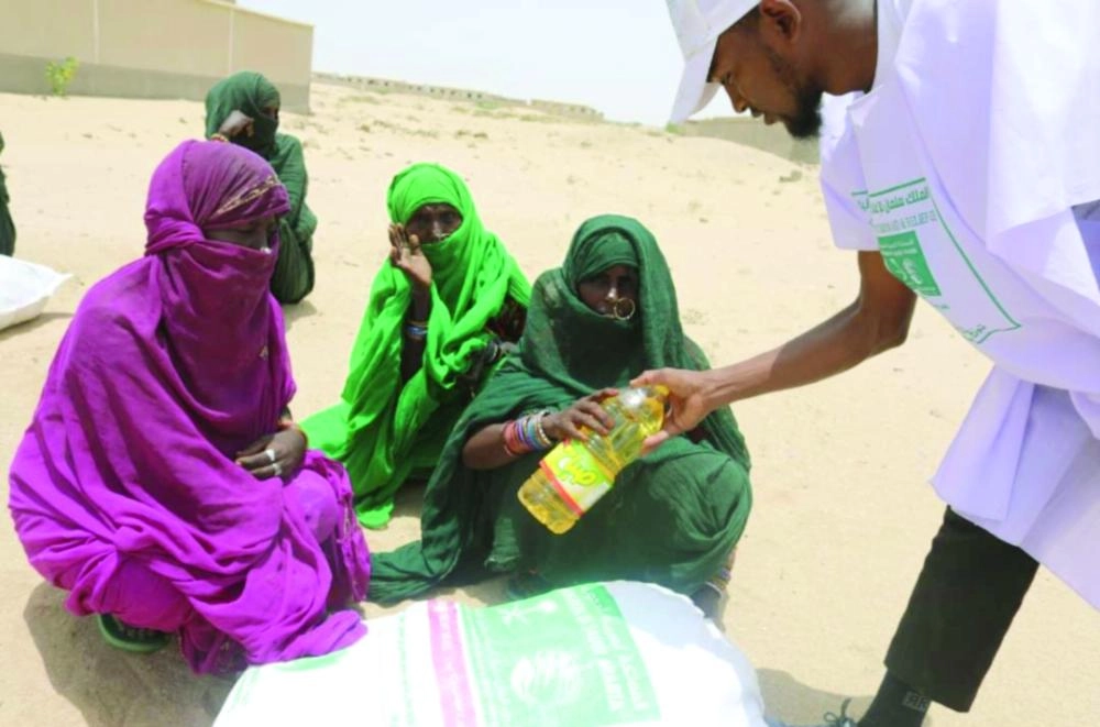 مركز الملك سلمان يوزع سلالا غذائية في السودان (واس)