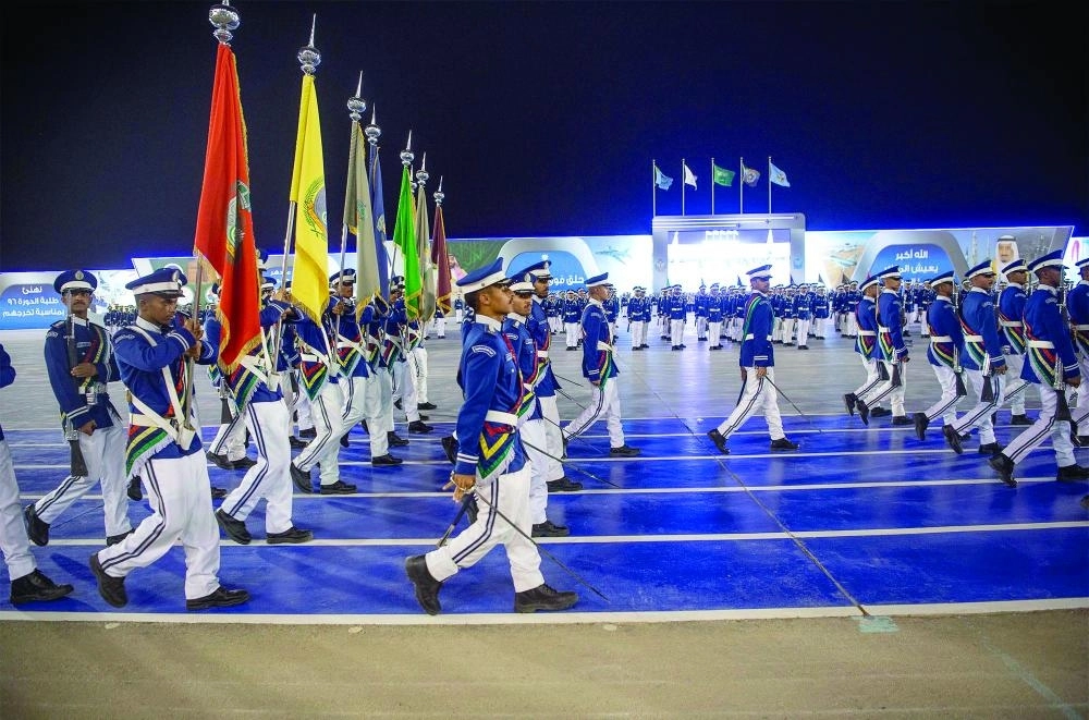 العرض العسكري لطلبة كلية الملك فيصل الجوية