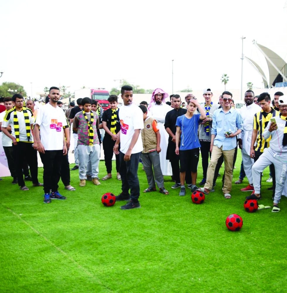 جانب من الفعاليات المصاحبة لنهائي كأس الملك أمس