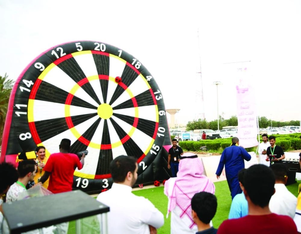 جانب من الفعاليات المصاحبة لنهائي كأس الملك أمس