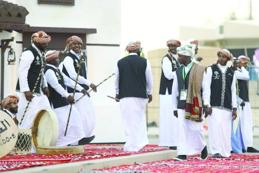 






لقطات متنوعة للجمهور والفعاليات المصاحبة سبقت مباراة الاتحاد والتعاون أمس باستاد الملك فهد الدولي بالرياض على نهائي كأس خادم الحرمين الشريفين 
(هيئة الرياضة، واس)